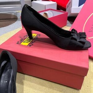 Vanelli black dress heels with ruched bow